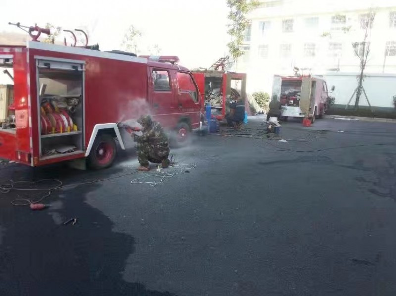 濟寧我公司給云南昭通鄉(xiāng)鎮(zhèn)消防隊維修翻新 消防車輛